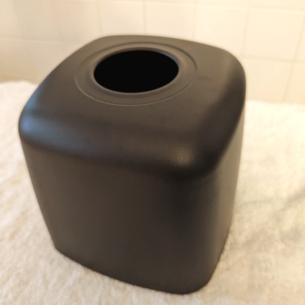 iDesign Bronze Metal Tissue Box Cover - New, Never Used